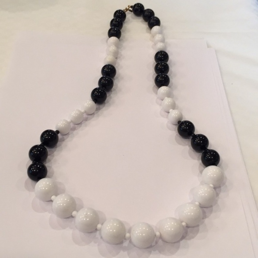 Monet graduated white black acrylic beads
